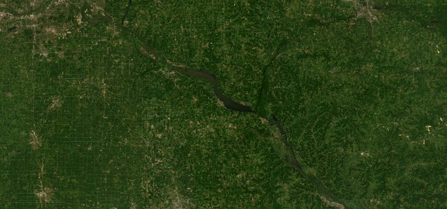 Satellite map of Great River Road, Prescott to Fountain City, The East